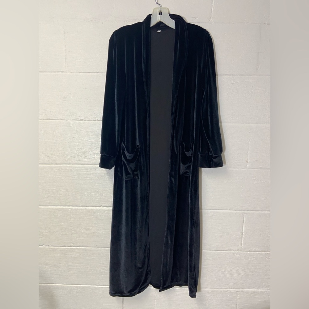 Black velour robe (unbranded)